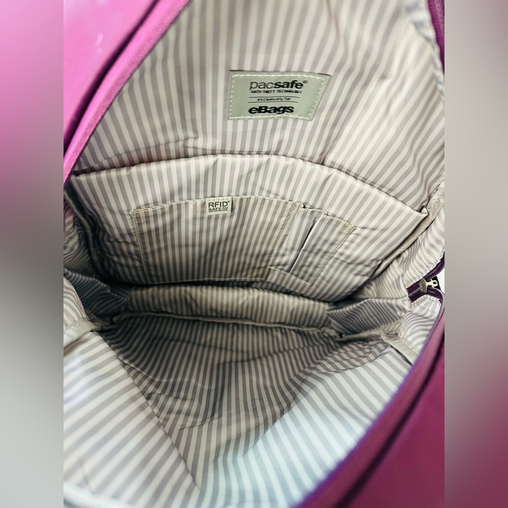 Purple Pacsafe Backpack RFID - ebags NEW WITHOUT TAGS (tag lost during storage ) - Picture 9 of 14